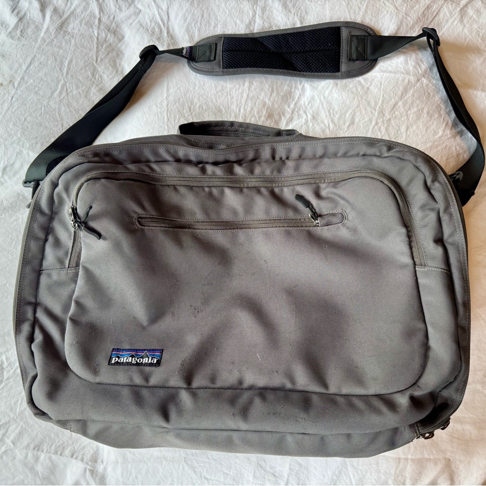 Patagonia Gray Messenger Bag with Durable Fabric